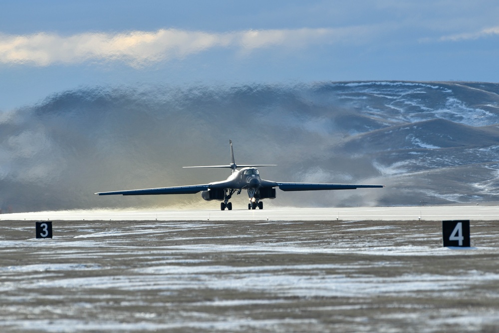 Last of B-1B Lancer Fleet Departs Ellsworth AFB