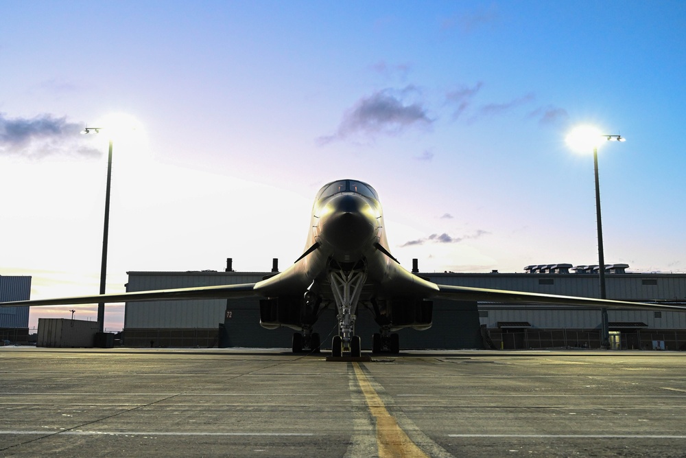 Last of B-1B Lancer Fleet Departs Ellsworth AFB