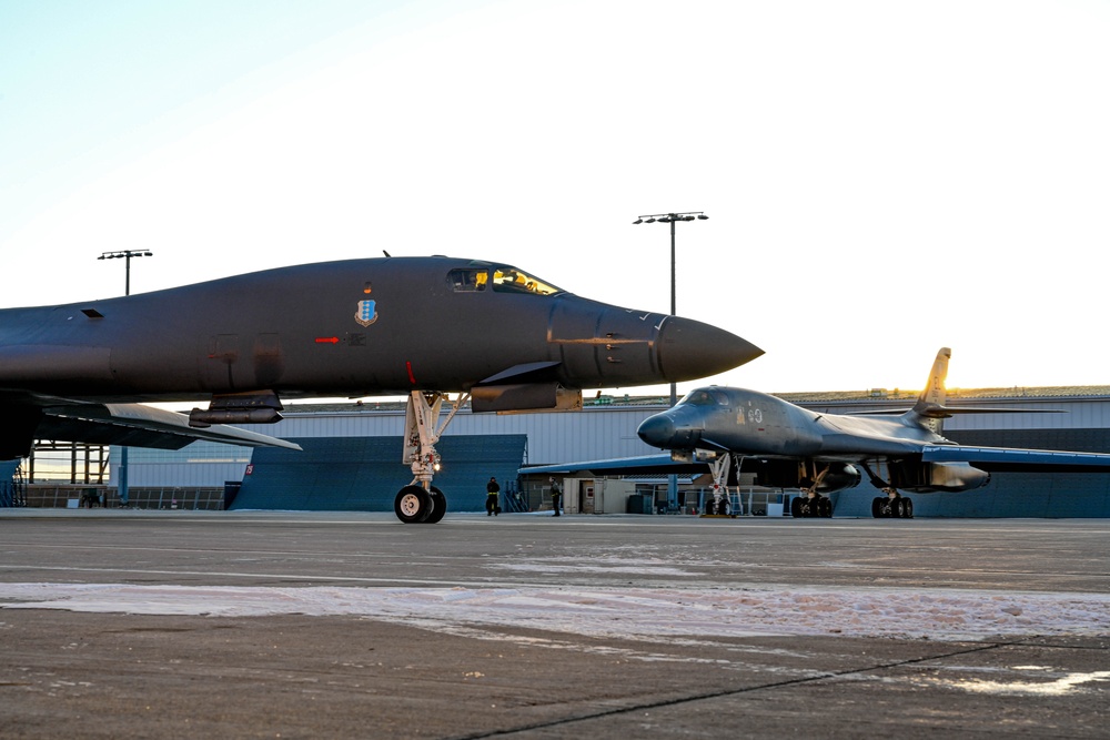 Last of B-1B Lancer Fleet Departs Ellsworth AFB