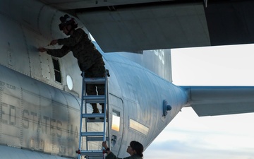 VMGR-153 trains in Arizona