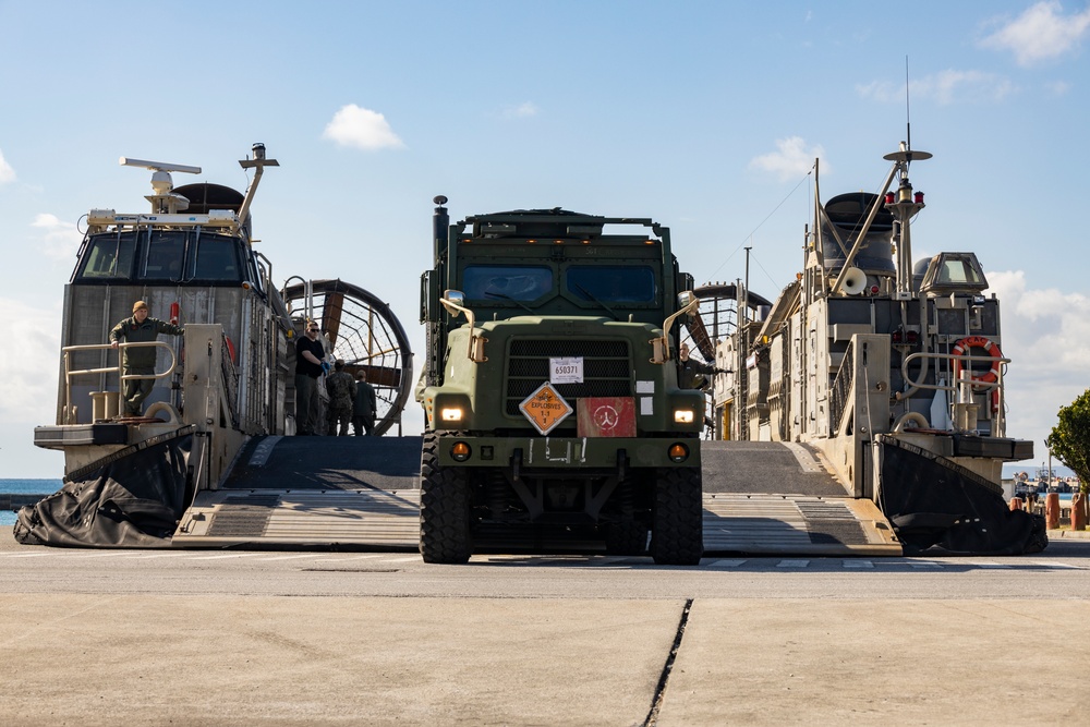 31st MEU | HIMARS Ammunition onload USS San Diego (LPD 22)