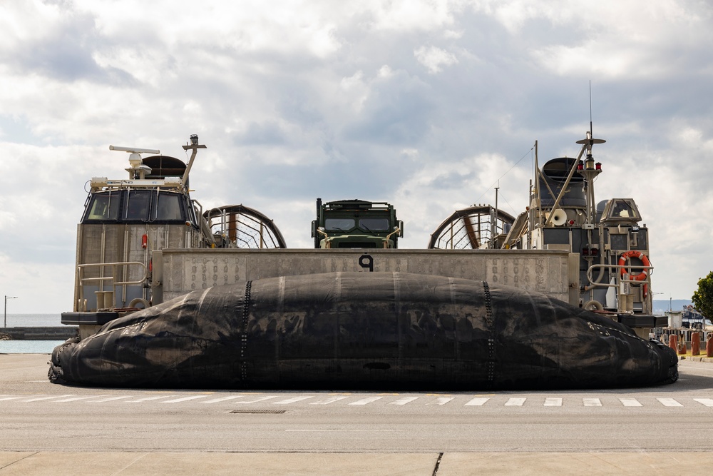 31st MEU | HIMARS Ammunition onload USS San Diego (LPD 22)