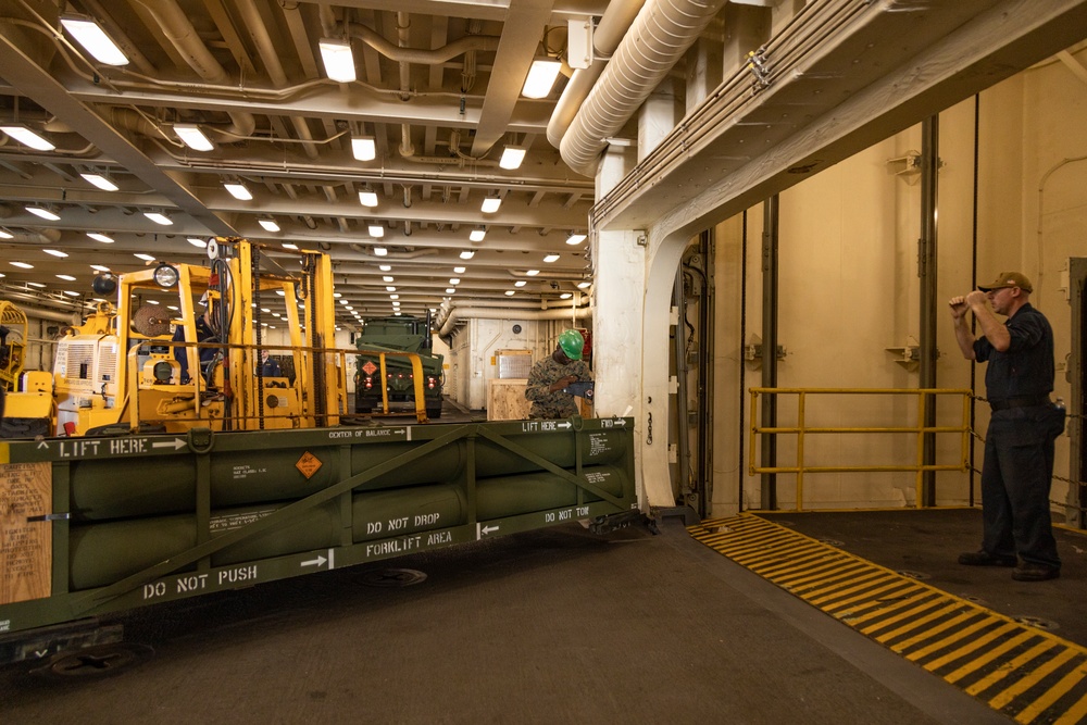 31st MEU | HIMARS Ammunition onload USS San Diego (LPD 22)