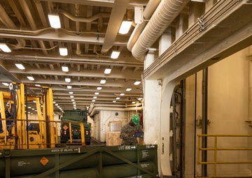 31st MEU | HIMARS Ammunition onload USS San Diego (LPD 22)