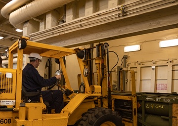 31st MEU | HIMARS Ammunition onload USS San Diego (LPD 22)