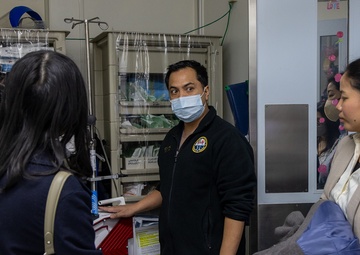 USNMRTC Yokosuka Hosts Tour for St. Luke’s International University Graduate Students