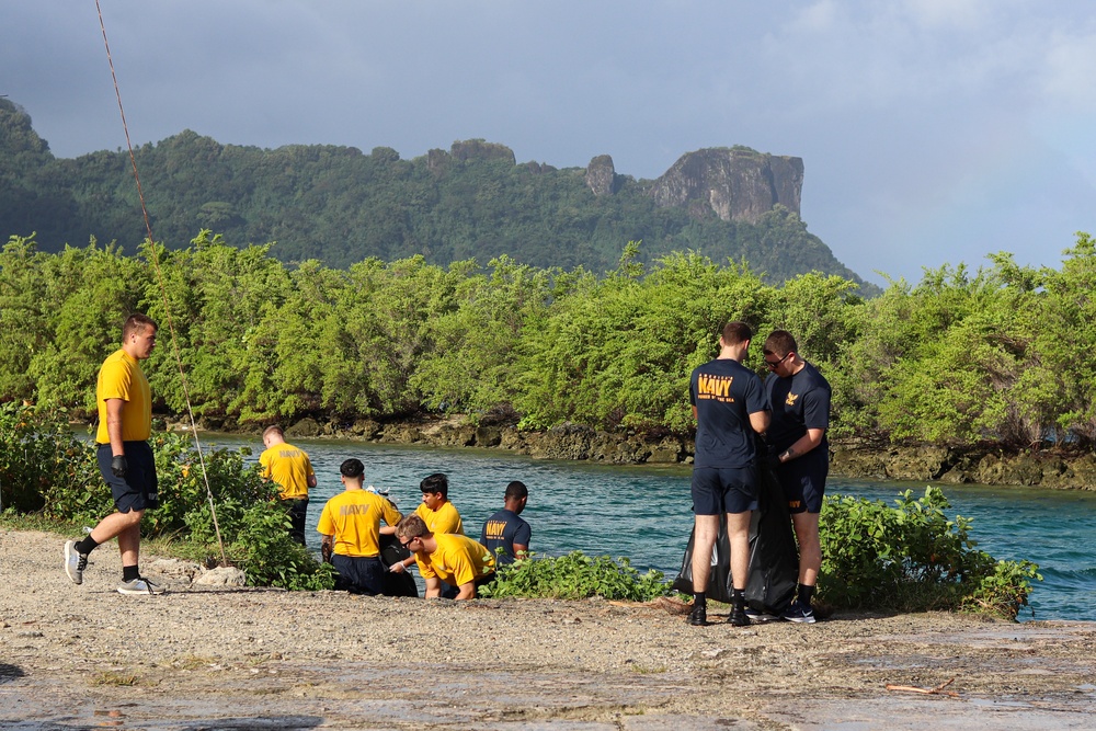 DET Pohnpei Performs Beach Cleanup COMREL