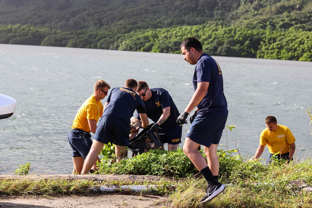 DET Pohnpei Performs Beach Cleanup COMREL