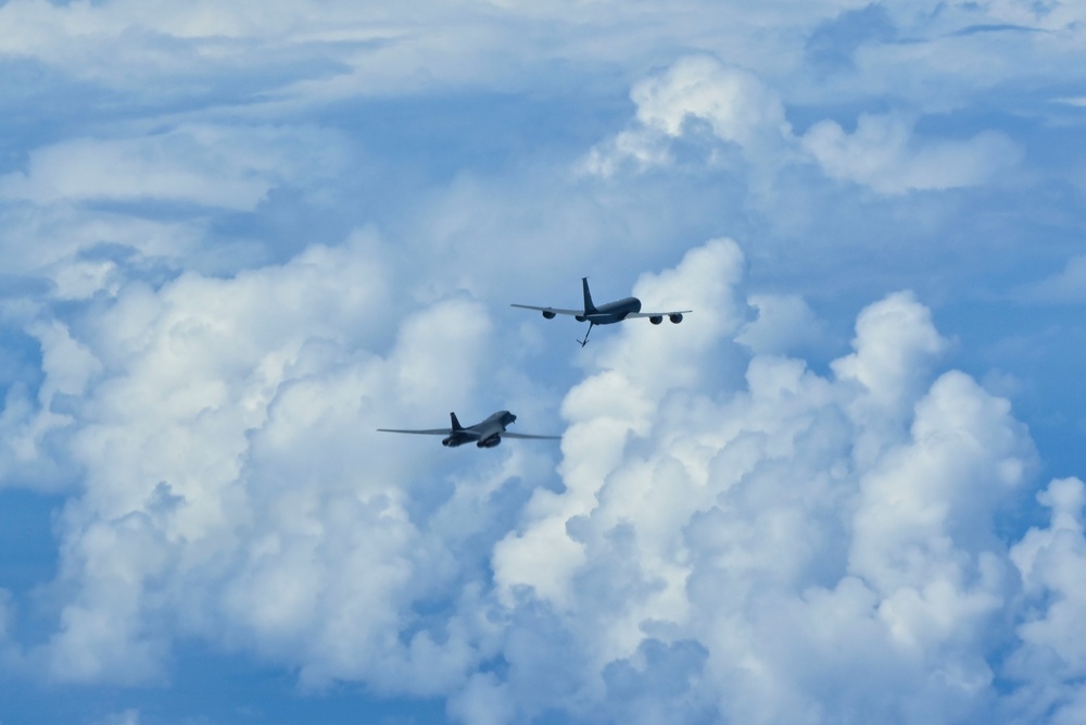 B-1B Lancer conducts aerial refueling during Bomber Task Force 25-1