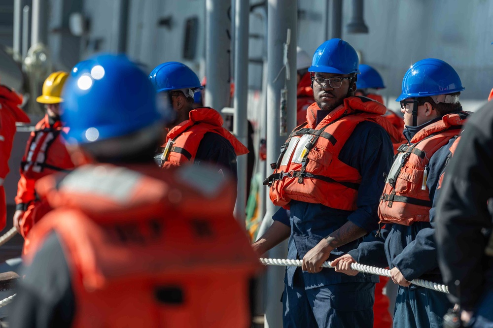 USS Blue Ridge Conducts Small Boat Operations
