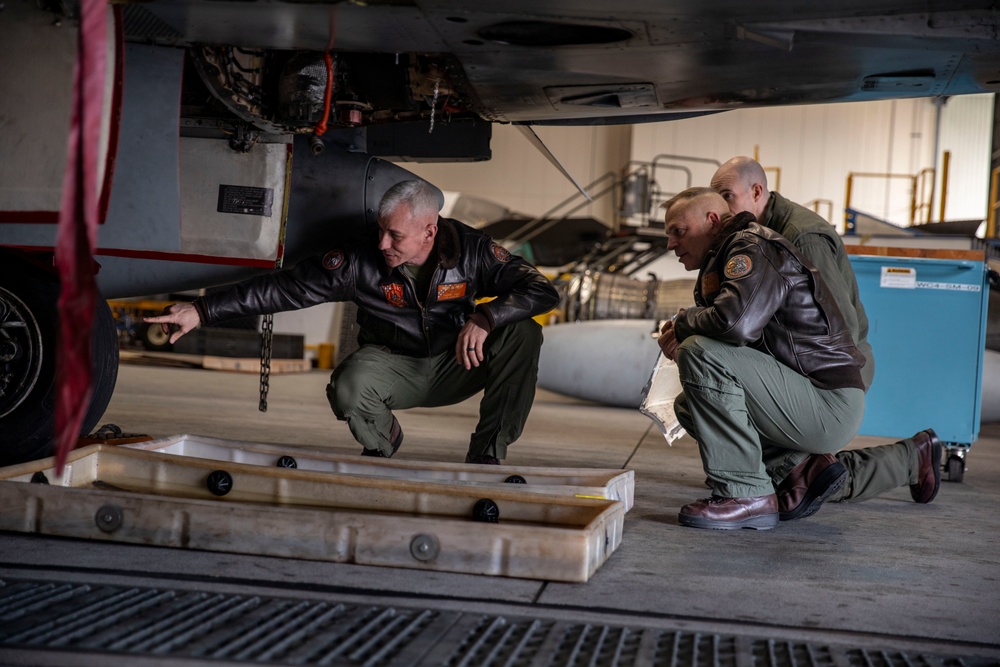 1st MAW commanding general visits forward-deployed squadrons in Japan