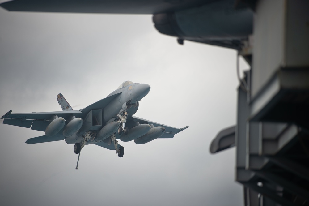 USS Carl Vinson (CVN 70) Conducts Routine Flight Operations in the South China Sea