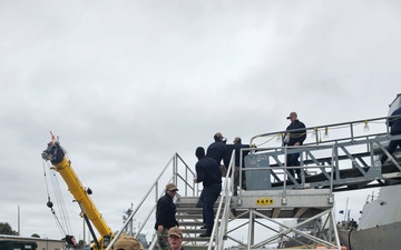 NAVSUP FLCJ Sailors supply USS Lassen (DDG 82)