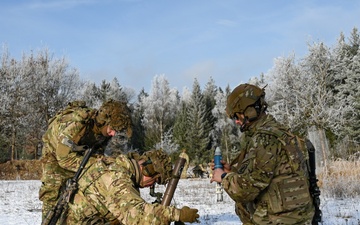 Sky Soldiers Conduct Mortar Training