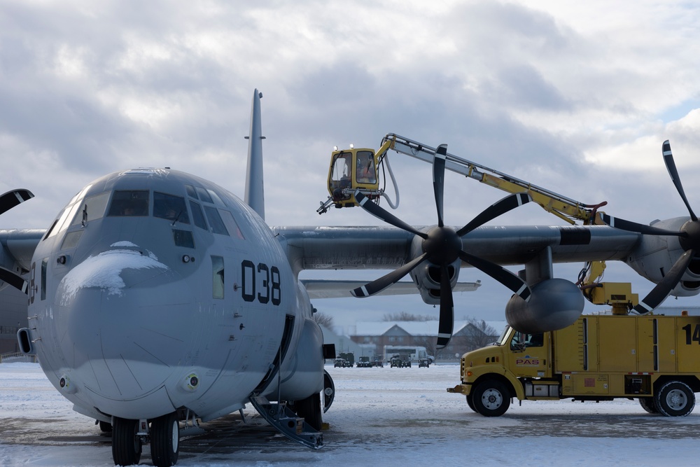 U.S. Marines with VMGR-252 participate in cold-weather training alongside the Royal Canadian Air Force