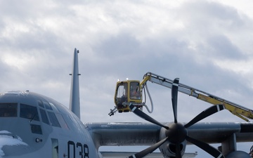 U.S. Marines with VMGR-252 participate in cold-weather training alongside the Royal Canadian Air Force