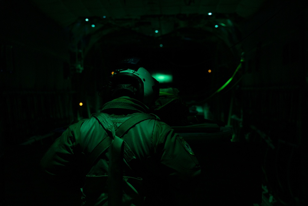 U.S. Marines with VMGR-252 participate in cold-weather training alongside the Royal Canadian Air Force