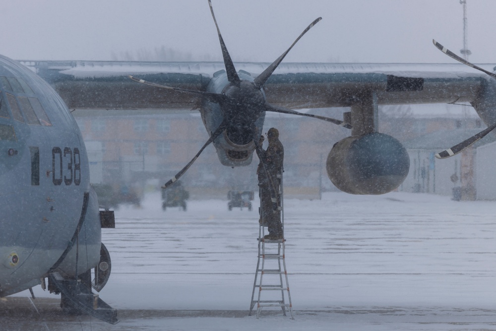 U.S. Marines with VMGR-252 participate in cold-weather training alongside the Royal Canadian Air Force