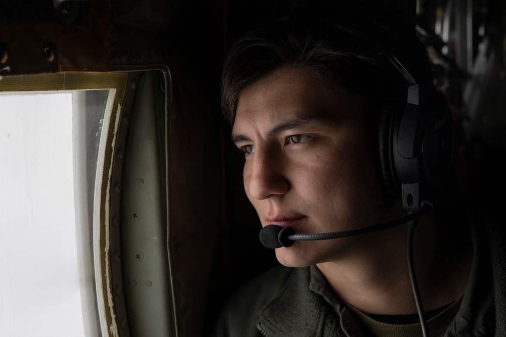 U.S. Marines with VMGR-252 participate in cold-weather training alongside the Royal Canadian Air Force