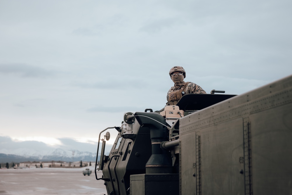 1st Bn., 11th Marines practices loading, offloading HIMARS onto C-17 Globemaster III