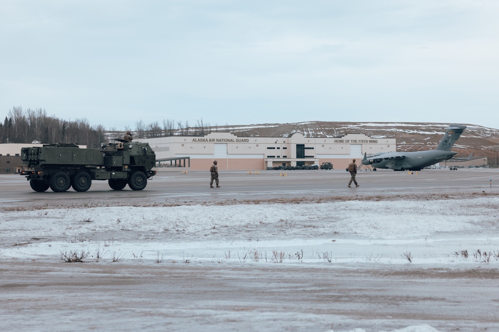 1st Bn., 11th Marines practices loading, offloading HIMARS onto C-17 Globemaster III