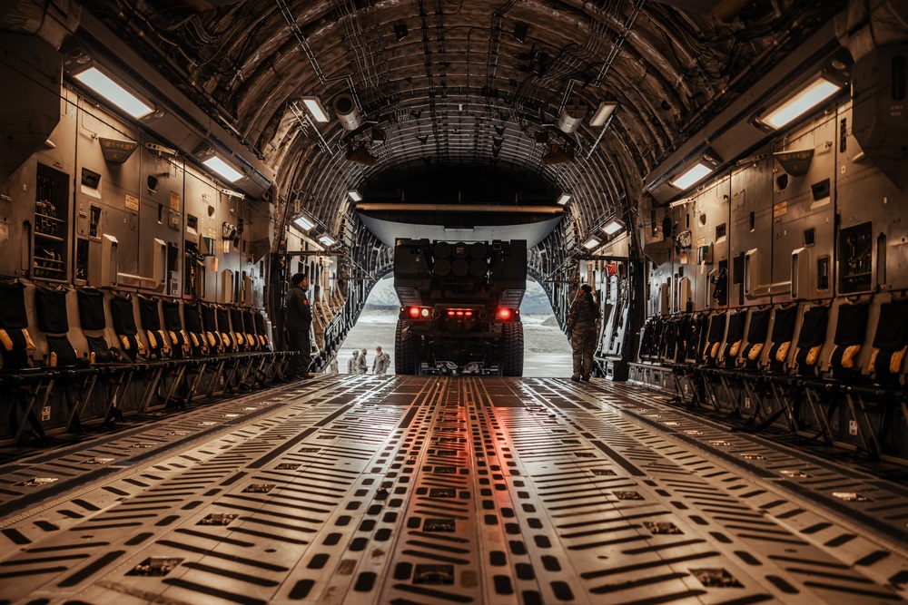 1st Bn., 11th Marines practices loading, offloading HIMARS onto C-17 Globemaster III