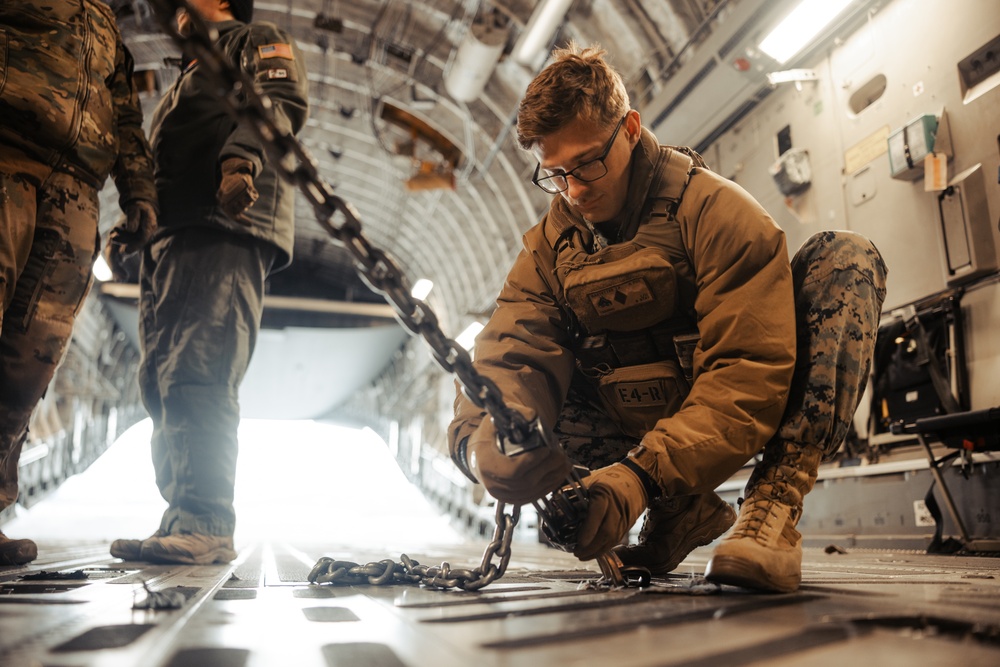 1st Bn., 11th Marines practices loading, offloading HIMARS onto C-17 Globemaster III