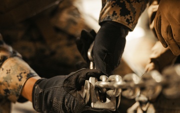 1st Bn., 11th Marines practices loading, offloading HIMARS onto C-17 Globemaster III