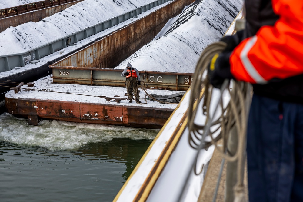 Inland navigation pushes through icy rivers in Pittsburgh region