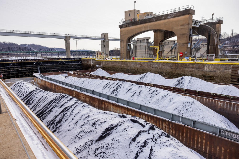 Inland navigation pushes through icy rivers in Pittsburgh region