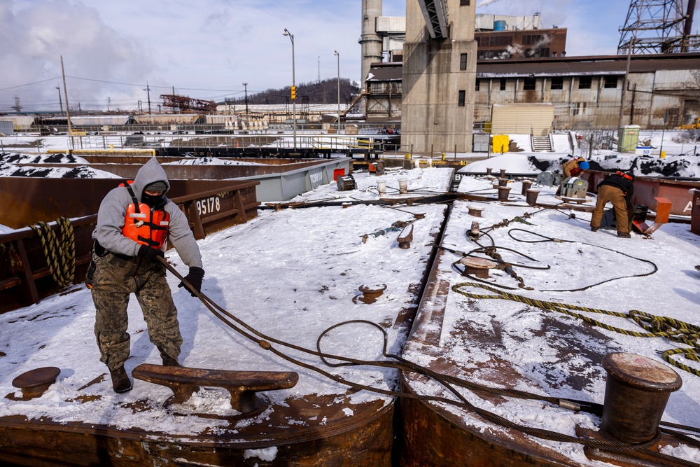 Inland navigation pushes through icy rivers in Pittsburgh region