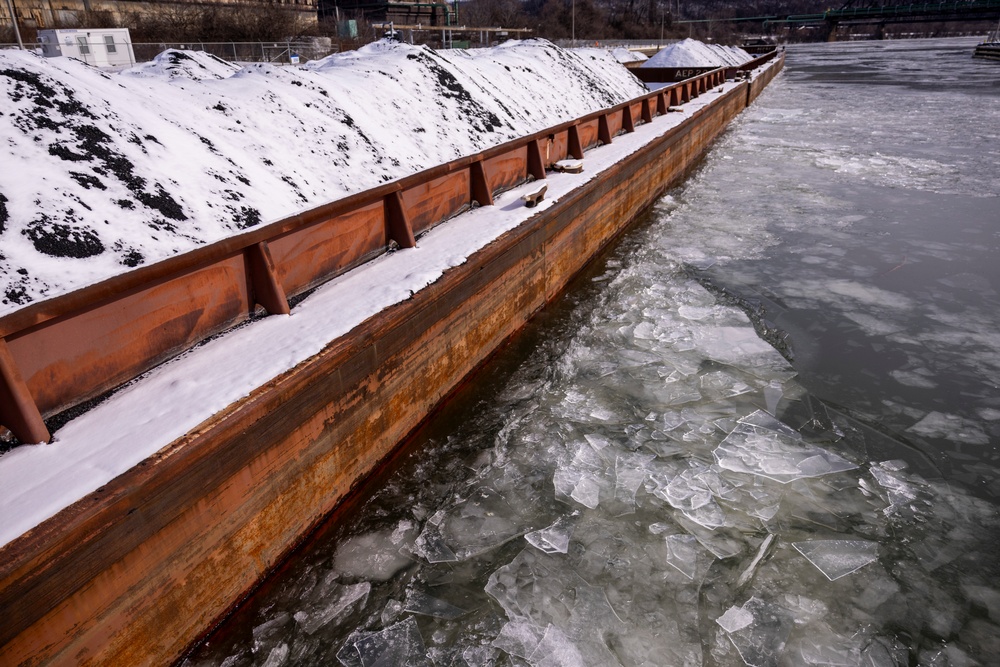 Inland navigation pushes through icy rivers in Pittsburgh region