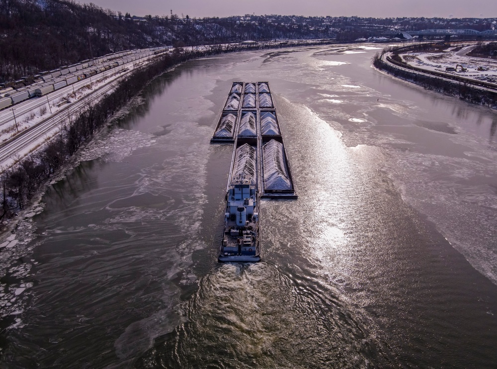 Inland navigation pushes through icy rivers in Pittsburgh region