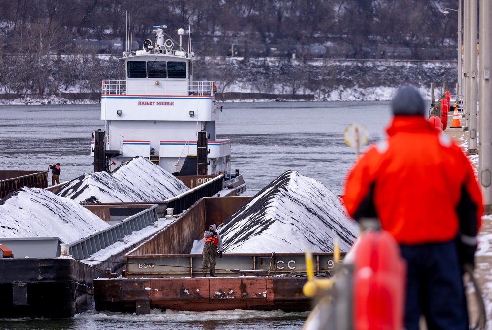 Inland navigation pushes through icy rivers in Pittsburgh region