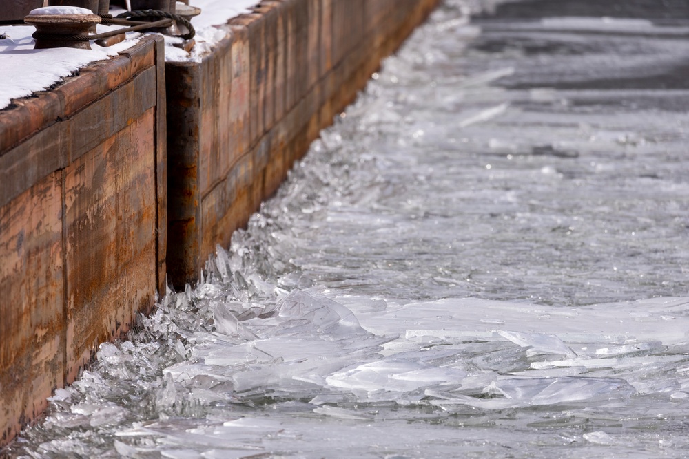 Inland navigation pushes through icy rivers in Pittsburgh region