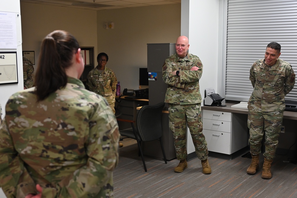Maj. Gen. (Dr.) Thomas Harrell visits the 377th Medical Group