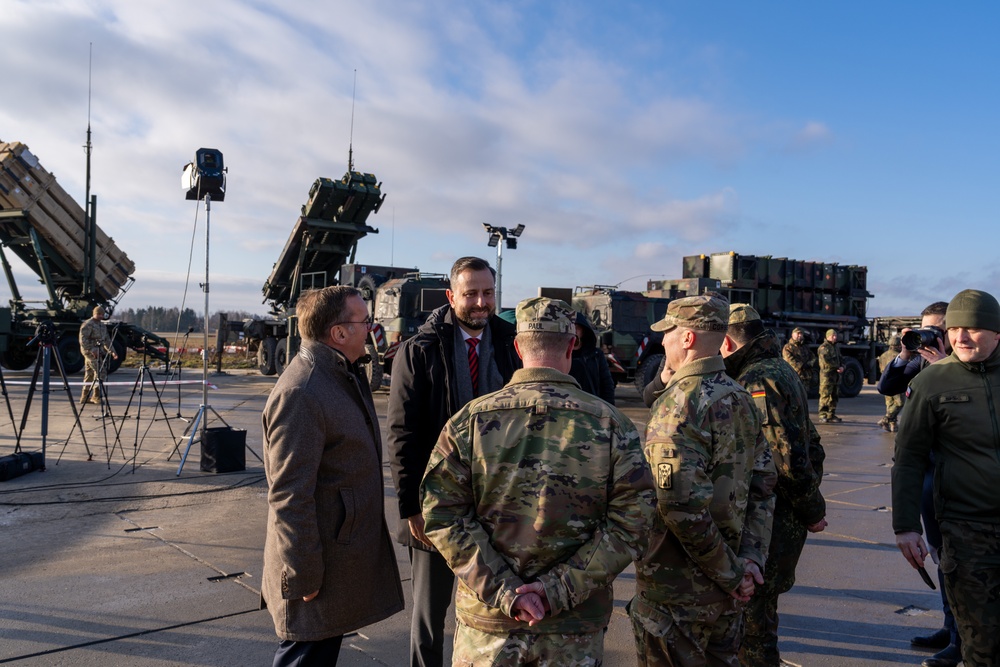 5-7 ADA hosts German Minister of Defense in Poland