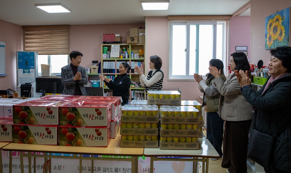 The U.S. Army Materiel Support Command - Korea, along with our Good Neighbor Program partner, presented Seollal (Korean Lunar New Year) gifts to the children at Chilgok Childcare Centers near Camp Carroll, Waegwan, on Jan. 23.