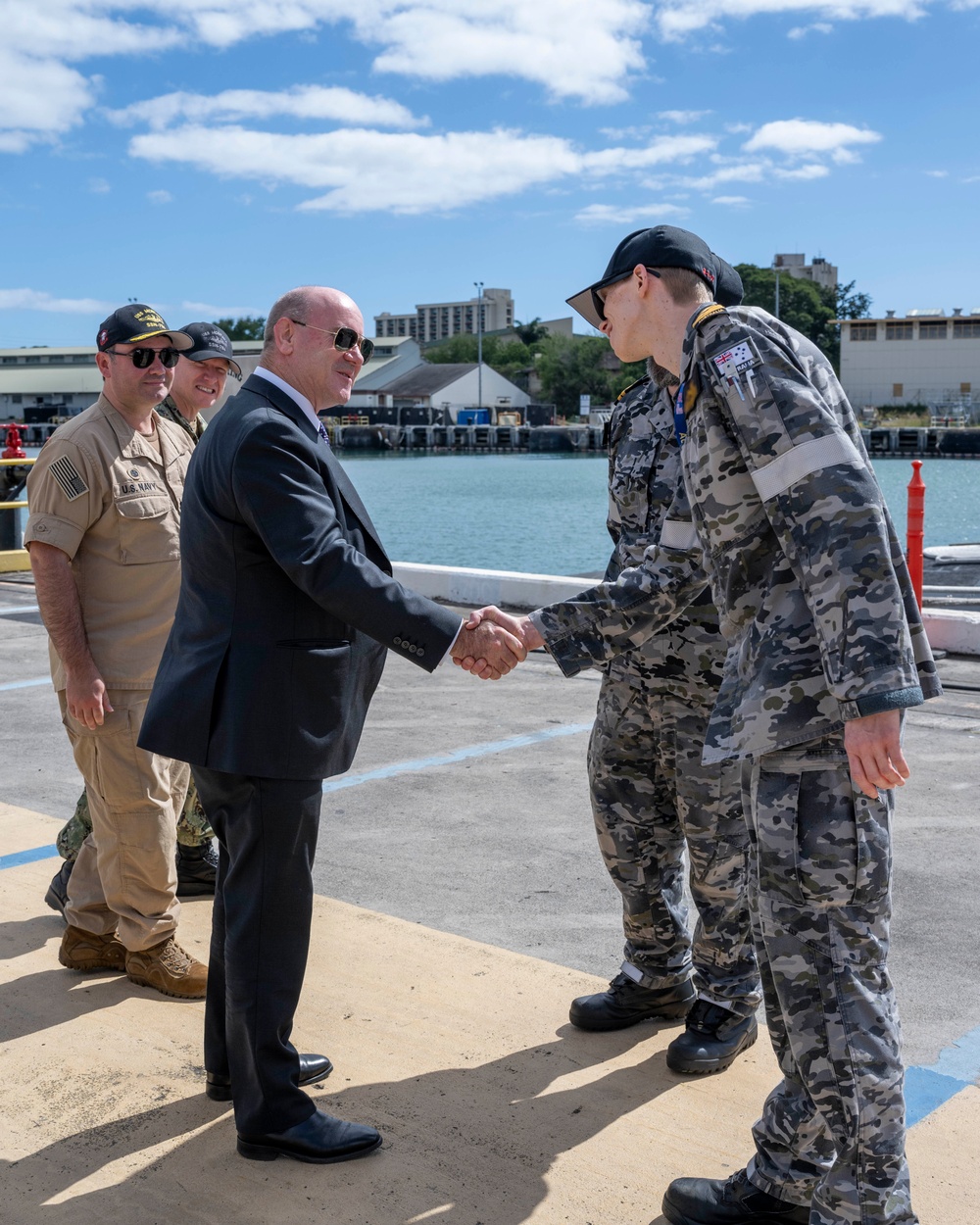 Australian Secretary of Defence tours USS Montana (SSN 794)