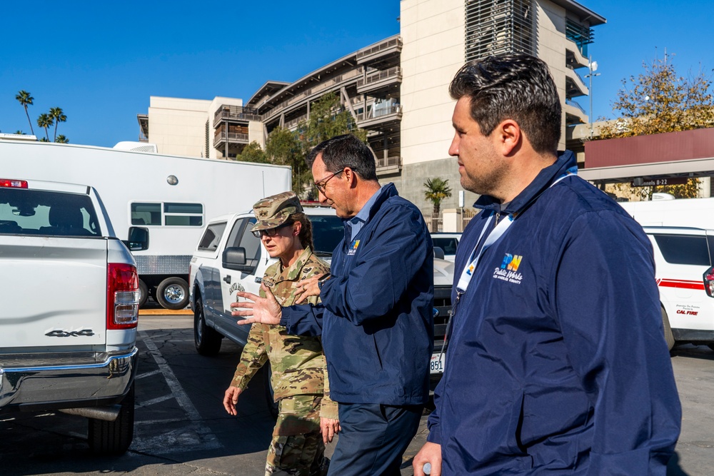 Deputy commanding general meets with LA County, discusses wildfires