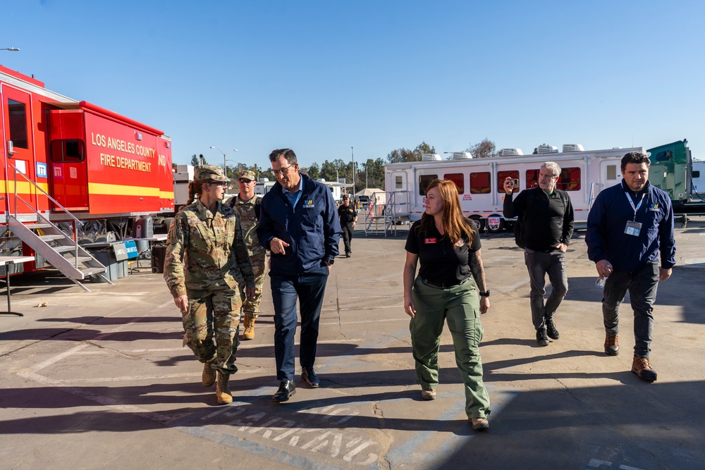 Deputy commanding general meets with LA County, discusses wildfires