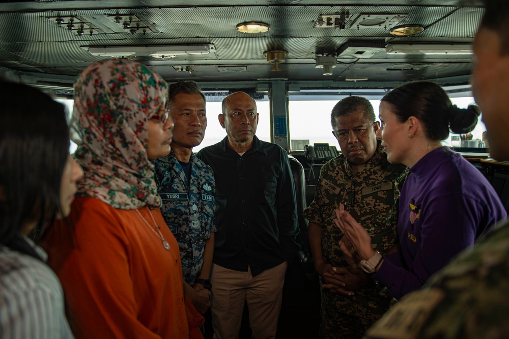 USS Carl Vinson (CVN 70) Hosts Distinguished Visitors from Malaysia