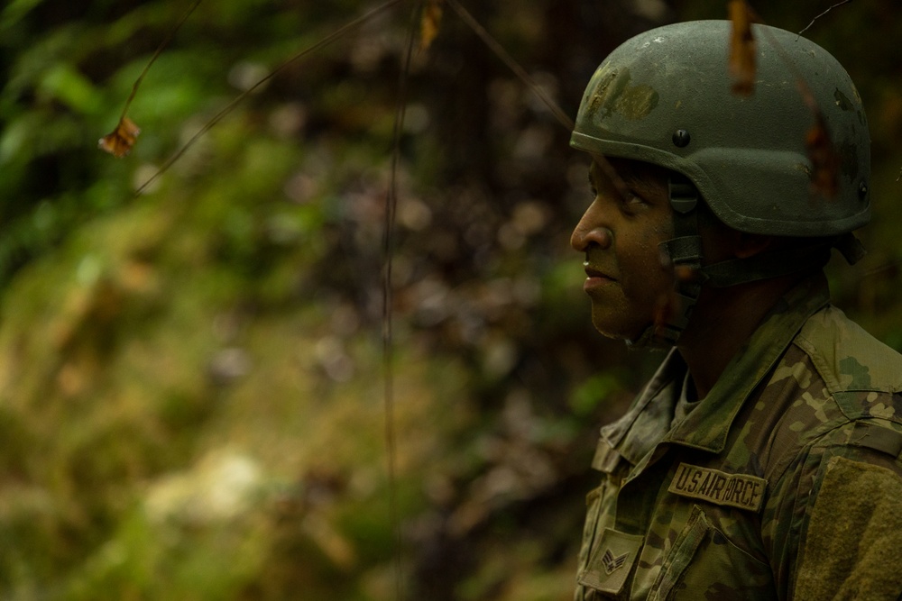 Jungle Warfare Training Center Hosts Jungle Religious Ministry Course