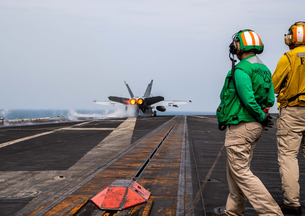 USS Carl Vinson (CVN 70) Conducts Routine Flight Operations in the South China Sea