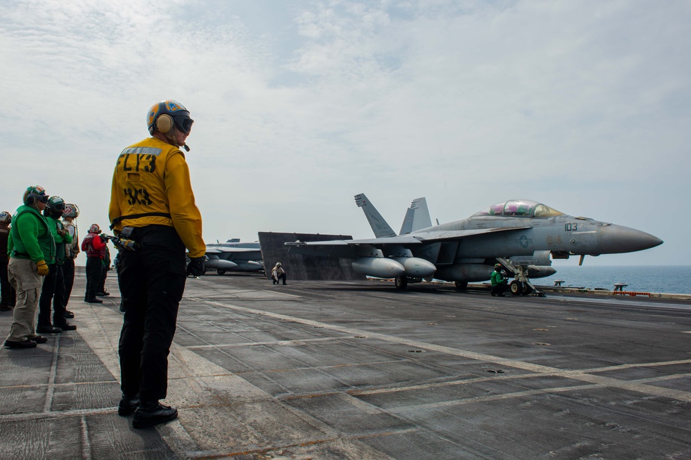 USS Carl Vinson (CVN 70) Conducts Routine Flight Operations in the South China Sea