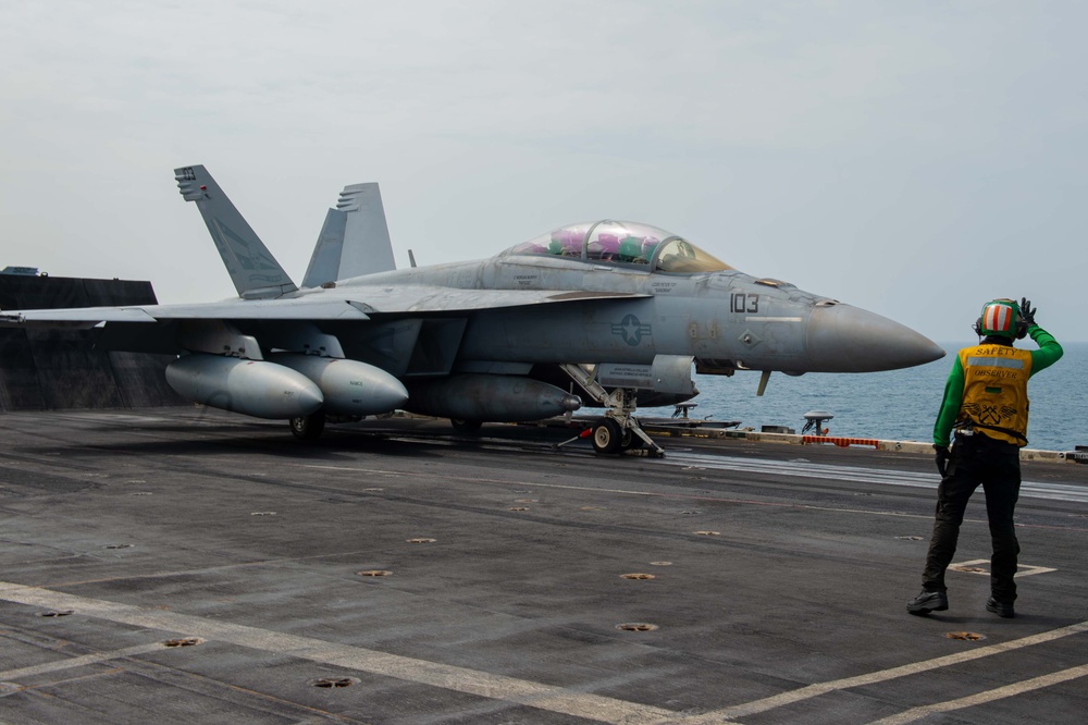 USS Carl Vinson (CVN 70) Conducts Routine Flight Operations in the South China Sea