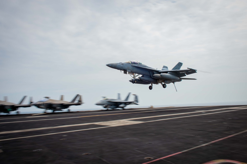 USS Carl Vinson (CVN 70) Conducts Routine Flight Operations in the South China Sea