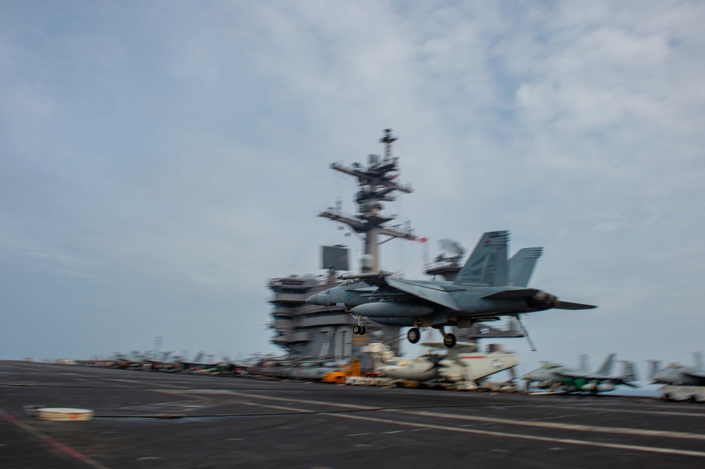 USS Carl Vinson (CVN 70) Conducts Routine Flight Operations in the South China Sea