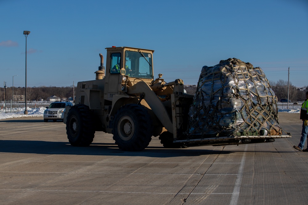 Active-duty military deploy to southern border