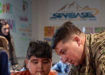 Students Learn Mountaineering Skills from 10th Mountain Division Soldiers on Fort Drum